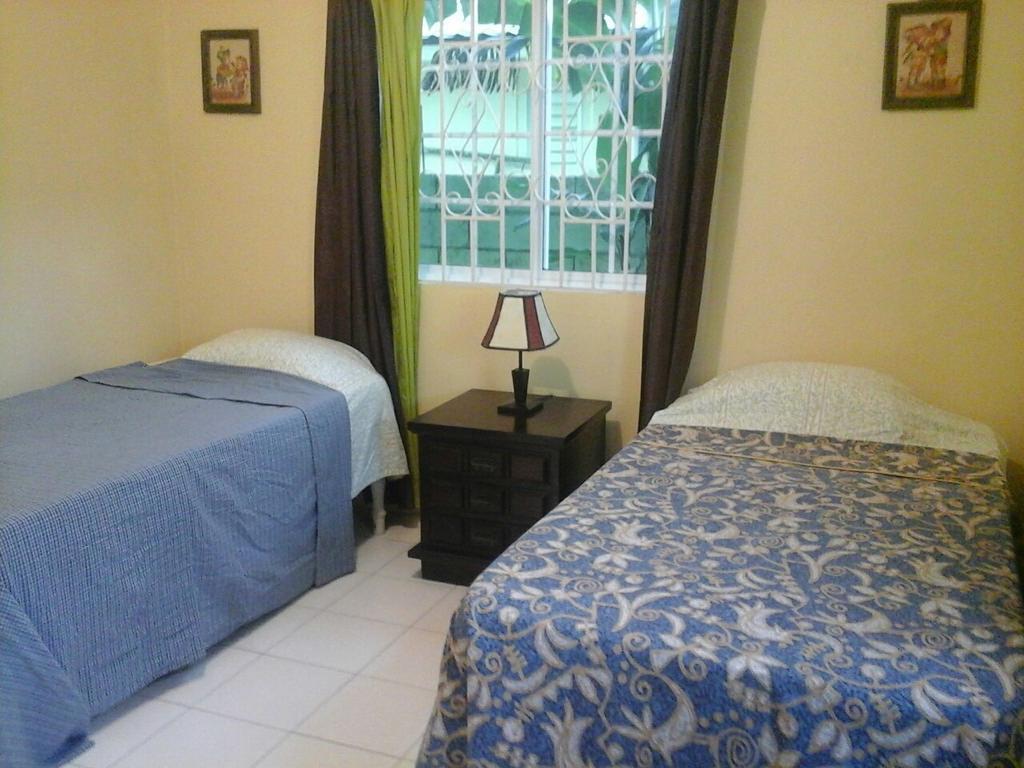Relax In Sunny Montego Bay, Jamaica Apartment Exterior foto